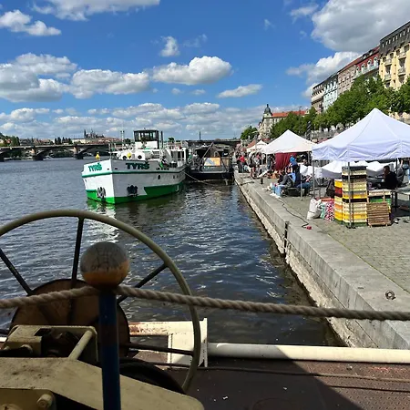 By The River Апартаменты *