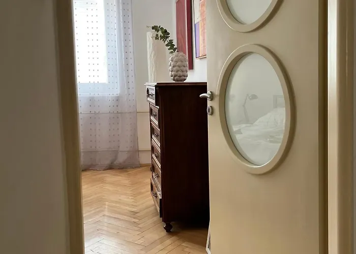 By The River Apartamento